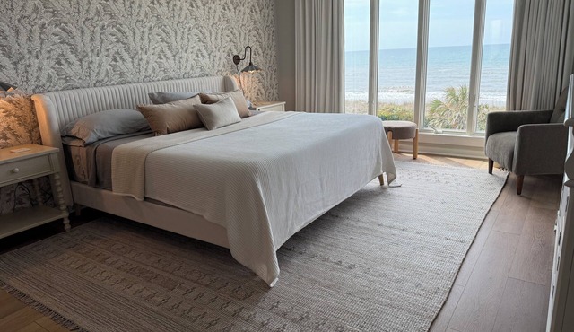 The Emerald View- Oceanfront- Top Floor- 3 Pools