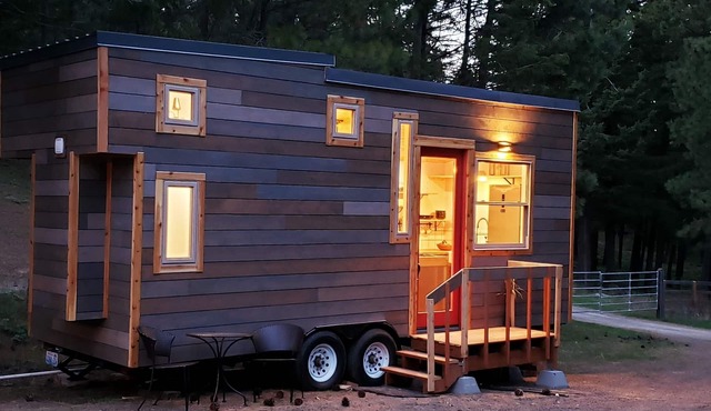The Emerick: Custom Tiny House on 10 wooded Acres Near Teanaway