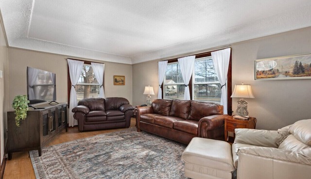 The Emma Grace, Cozy! Near Downtown! Sleeps 4, Local Golfing 50% Off!
