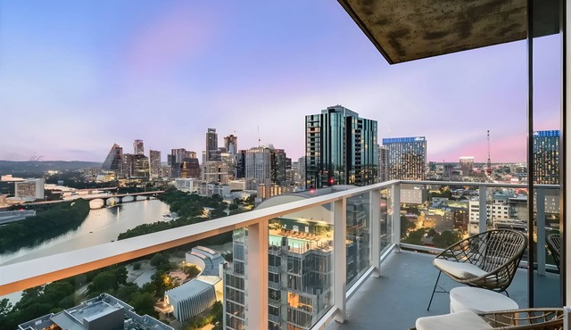 The Emma Penthouse | 29th Floor, Views, Pool | 1 Blk to Rainey St | AvantStay