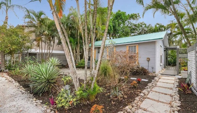 The Enchanted Cottage; Imperial River Kayak Trail Oasis adjacent to Downtown Fun