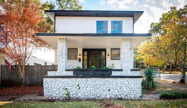 The Enchanter at Glen Iris-Sleeps 14 -Serene Stays