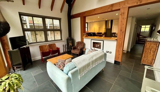 The Engine House, Stylish Heritage 2 bedroom Cornish Gem