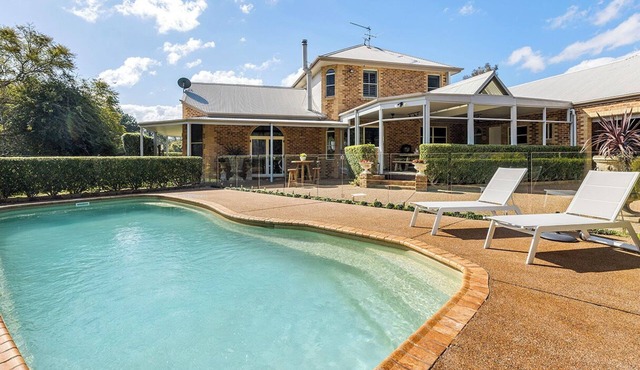 The Entertainer's Estate with Pool