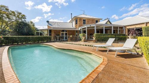 The Entertainer’s Estate with Pool