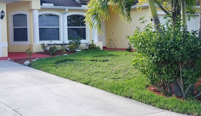 The entire house , nice and cozy 3beds/2baths