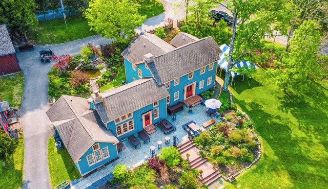 The entire Resort. Farmhouse and Schoolhouse!