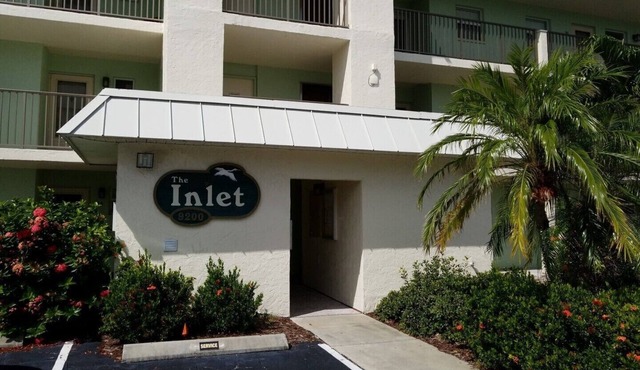 The entrance on Siesta Key