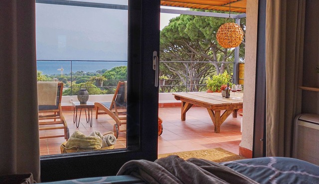 The Pergola Suite, sea view retreat near Barcelona