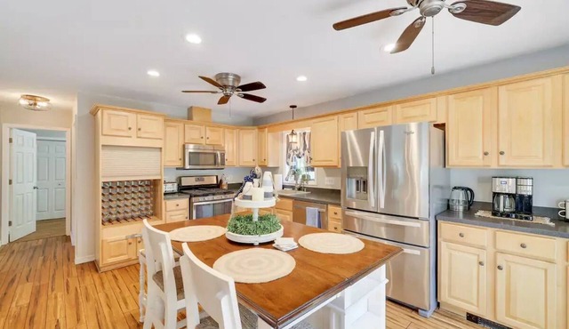 The Escape In The Hideout -sleeps 13