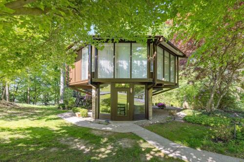 The Escape Pod Cheat Lake, Morgantown, Hot Tub, 2Bed, 2Bath