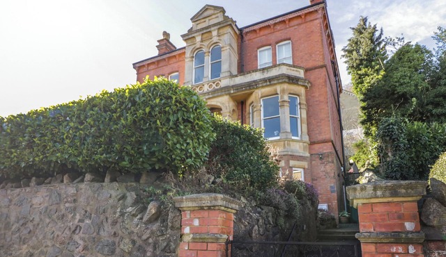 THE ESCAPE, romantic, with a garden in Great Malvern