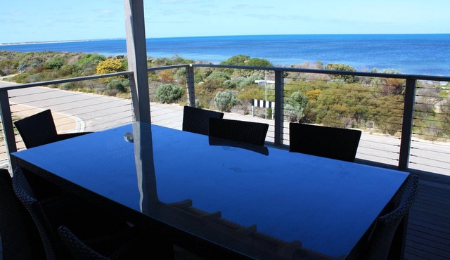 The Esplanade - Large Modern holiday home with spectacular sea Views