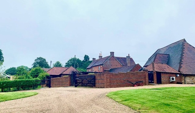 The Estate - 11 Bed - Sleeps 22 - Private Garden