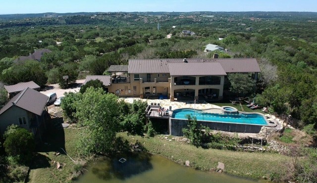 The Estate at Crystal Creek - 8 miles to Downtown!