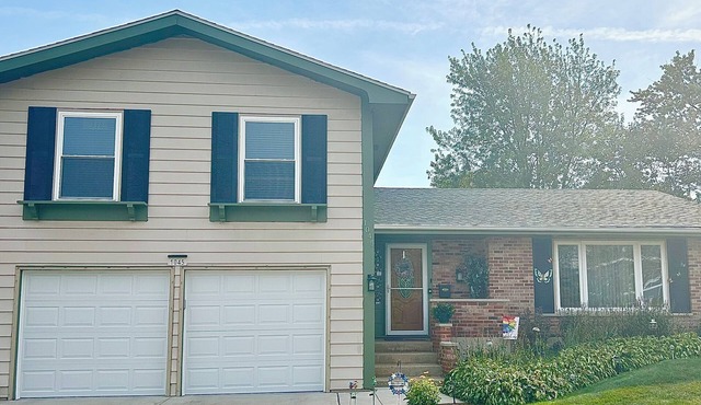 "The Estates" 2 PRIVATE BEDROOMS in our Home, Hot Tub/Bathrooms & More
