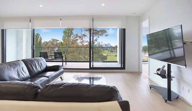 The Evelyn Port Melbourne by Ready Set Stay - WIFI, linen, towels, brand new