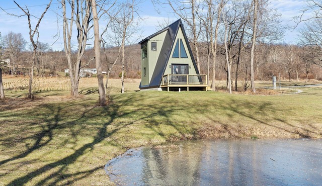 The Evergreen A-Frame - Walking access to the AT