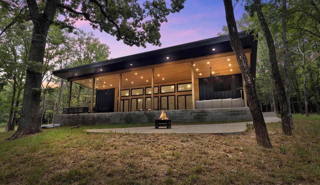 The Evergreen- A Private Luxury White River Cabin
