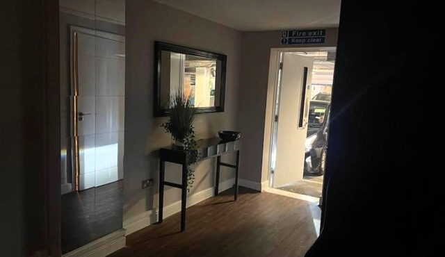 The Exclusive Jacuzzi Apartment with Balcony & Parking