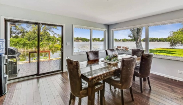 The Executive Bay Estate 30+ Day Lakefront Rental