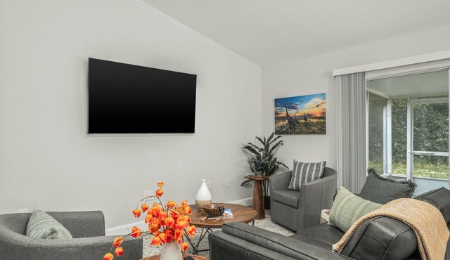 The Executive Villa @ Sun N Lake less than 1 mile to Golf Course and Hospital