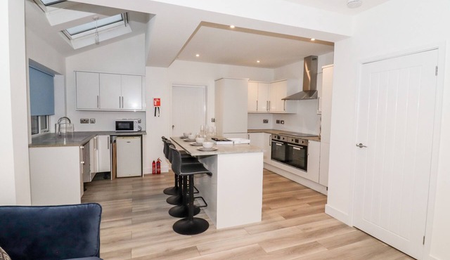 THE EXNING HOUSE, pet friendly, with a garden in Newmarket