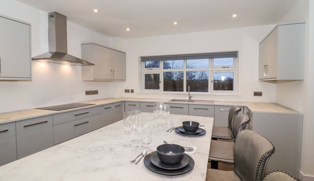 THE EXNING RESIDENCE, pet friendly, with a garden in Newmarket