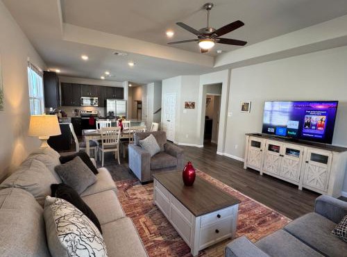 The Expo Retreat, Walk to Brazos County Expo