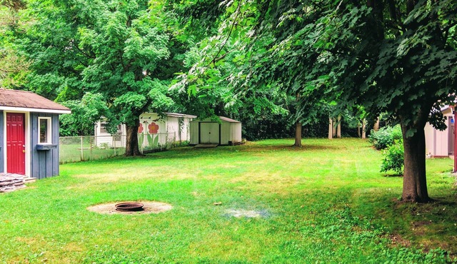 The Eyrie - Peaceful sanctuary steps from the beach and provincial park!