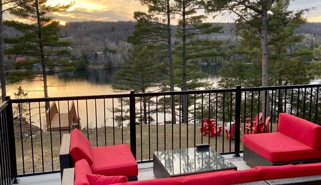The Eyrie: Sweeping views waterfront sunlit escape