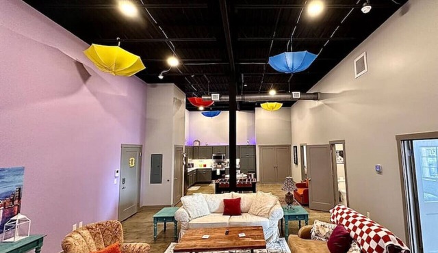 … The F r i e n d s Experience …