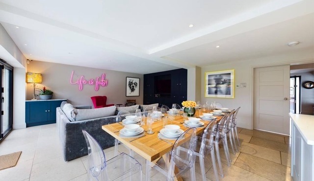 The FAB House 5*stay with late check out at 1pm