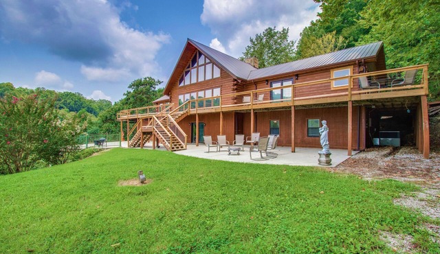 The FadeAway Lodge Center Hill Lake