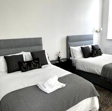 The Failsworth Collection - Stylish Apartments with Free Parking
