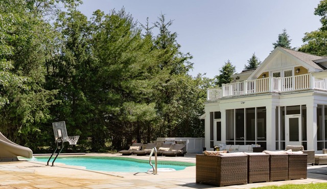 The Fairway House-Heated Pool, Pool House Suite, Walk to Beach, Golf, Playground