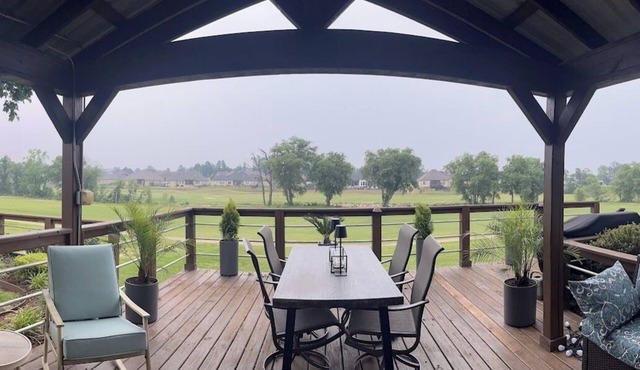 THE FAIRWAY: Modern 3BR with beautiful golf course views and convenient location