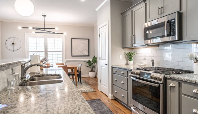 The Fairway on Crest: Luxurious Home Away from Home