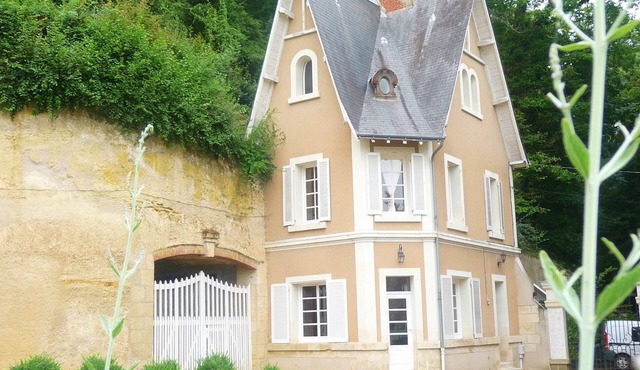 The Fairy House chic & charm. Loire Chateaux Amboise. Heated swimming pool May