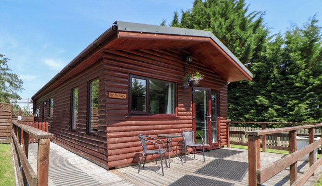 THE FALLOWS, pet friendly, country holiday cottage in St Asaph