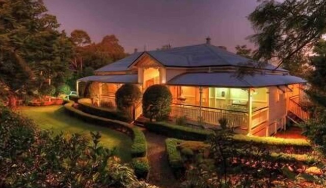 The Falls Montville Manor House - 6 Bedrooms 6 bathrooms Breakfasts included