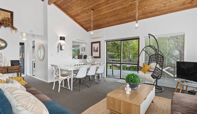 The Family Bach – Cable Bay Holiday Home