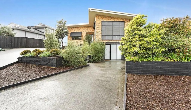 The Family Beachside Escape by Ready Set Stay - GUEST HOUSE