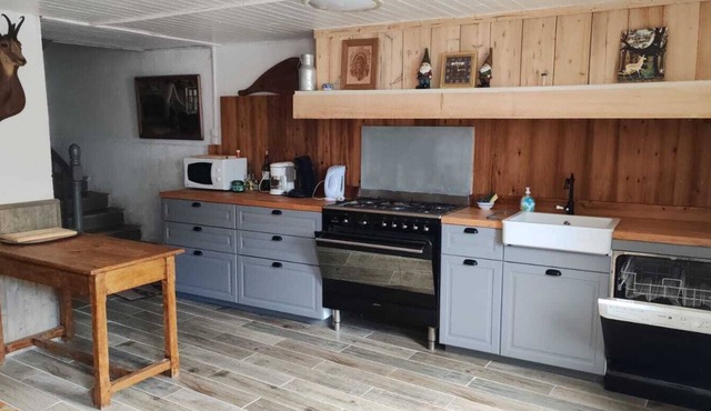 The family home: Le Gîte des Nains, The family home: La Rende