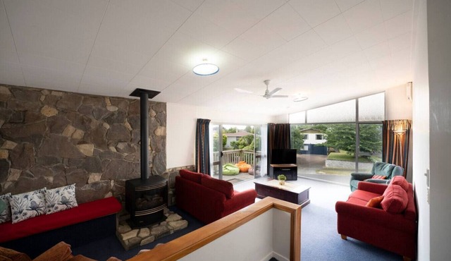 The Family Hub with wifi and pets, covered outdoor entertaining area with BBQ