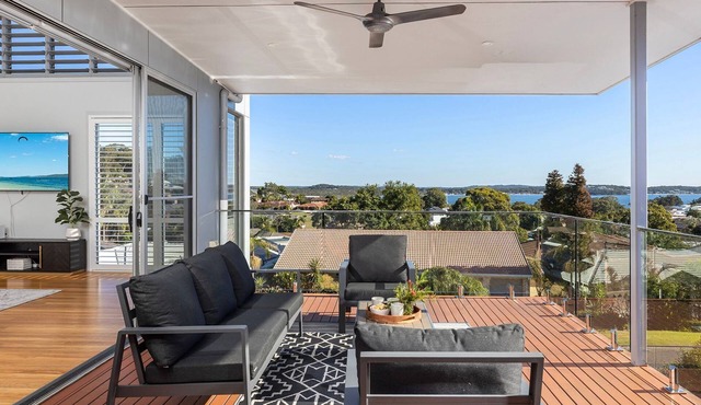 The Family Tide – large family home, entertaining deck with views, swimming pool, air conditioning