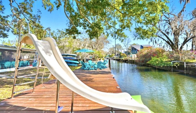 The Fancy Fin- Near Roger's Park and Main River, Waterslide, Kayaks, Gulf Access