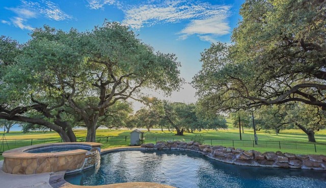 The Farm at Schulenburg | 112 Acres, Pool/Hot Tub