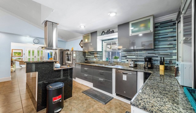 The Farm House - Great Location + Pet Friendly!