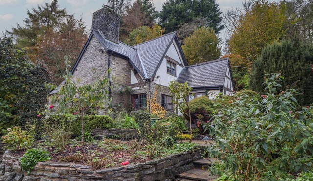 THE FARM HOUSE, pet friendly, character holiday cottage in Beguildy